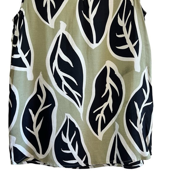 NWT Soyaconcept satin leaf print sleeveless top with shoulder ties size XS - Picture 4 of 11
